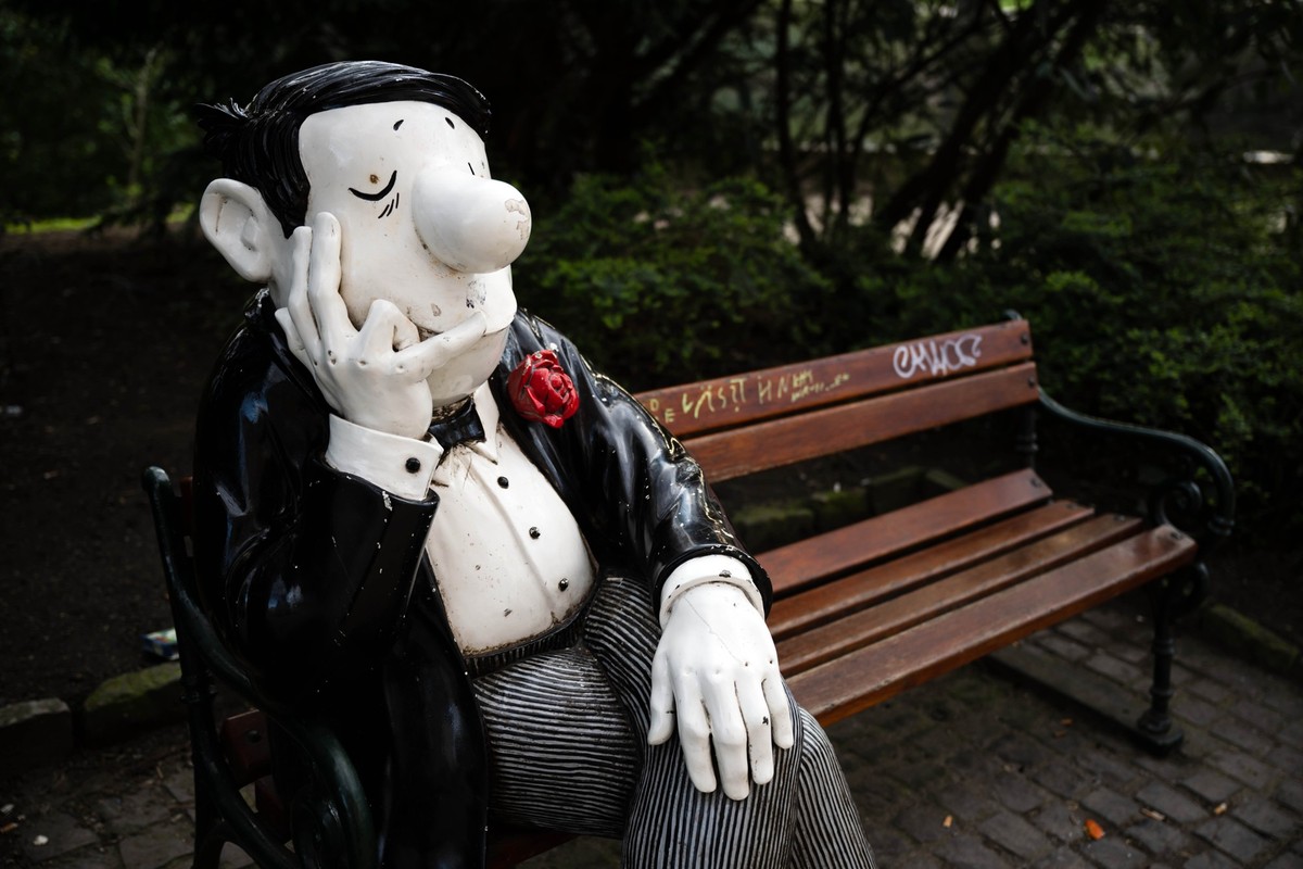 05.04.2023, Bremen: Die Figur Knollennasenmann auf dem Loriotplatz, unweit der Bremer Wallanlagen. Der gro�e deutsche Komiker Loriot wird im Jahr seines 100. Geburtstags mit dem Ehrenpreis des Bremer  ...