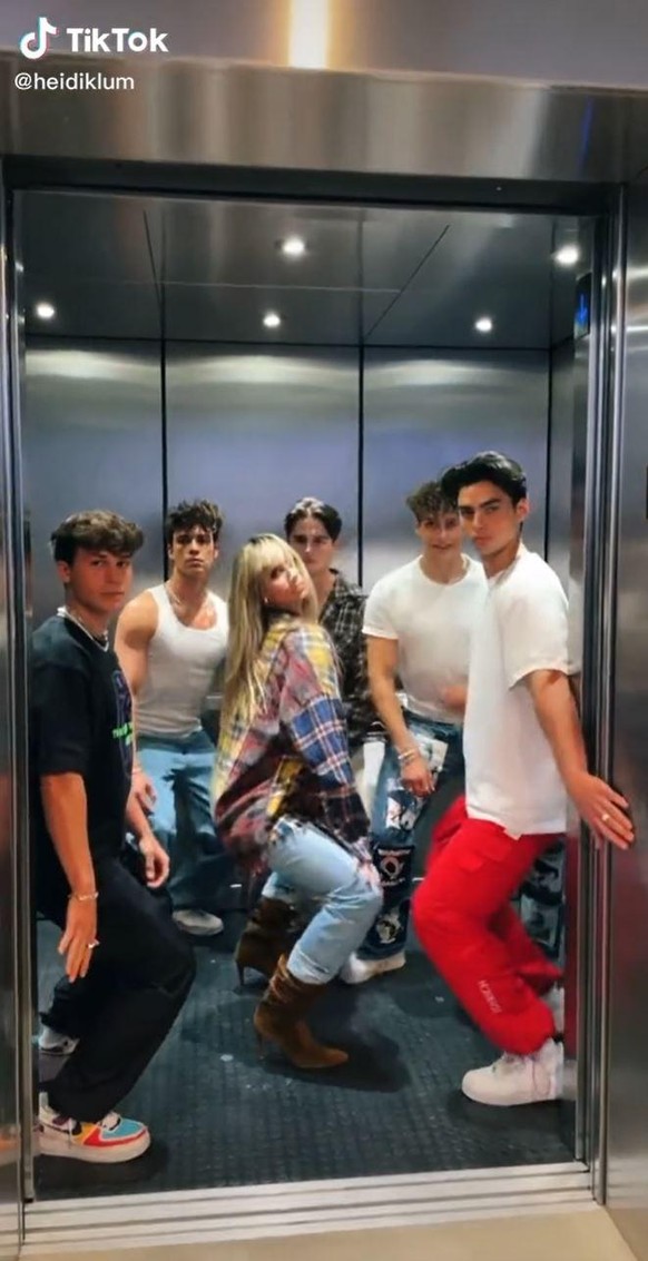 Heidi Klum drehte einen Tiktok-Clip mit den Elevator Boys.