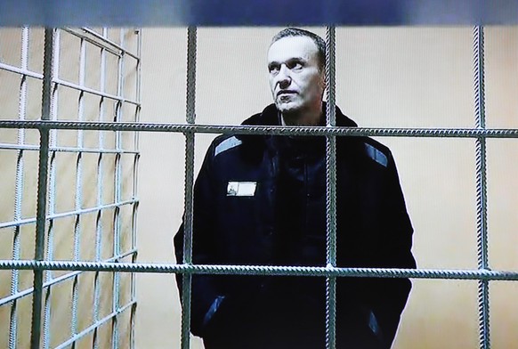 ARCHIV - 28.12.2021, Russland, Petushki: Alexej Nawalny, Oppositionspolitiker aus Russland, ist während einer Gerichtsverhandlung per Video aus einem Gefängnis zugeschaltet. Ein russisches Gericht hat ...