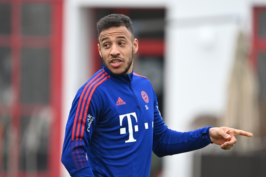 Corentin TOLISSO (Bayern Muenchen), Gestik,gibt Anweisungen, Aktion,Einzelbild,angeschnittenes Einzelmotiv,Halbfigur,halbe Figur FC Bayern Muenchen,oeffentliches Training an der Saebener Strasse am 15 ...