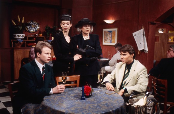 Gute Zeiten Schlechte Zeiten, Fernsehserie, Deutschland ab 1992, Darsteller: Alexander Kiersch, Sandra Keller, Hannelore Minkus, Wolfgang Bahro. Folge 498 Copyright: KPA Nur redaktionelle Nutzung. Edi ...