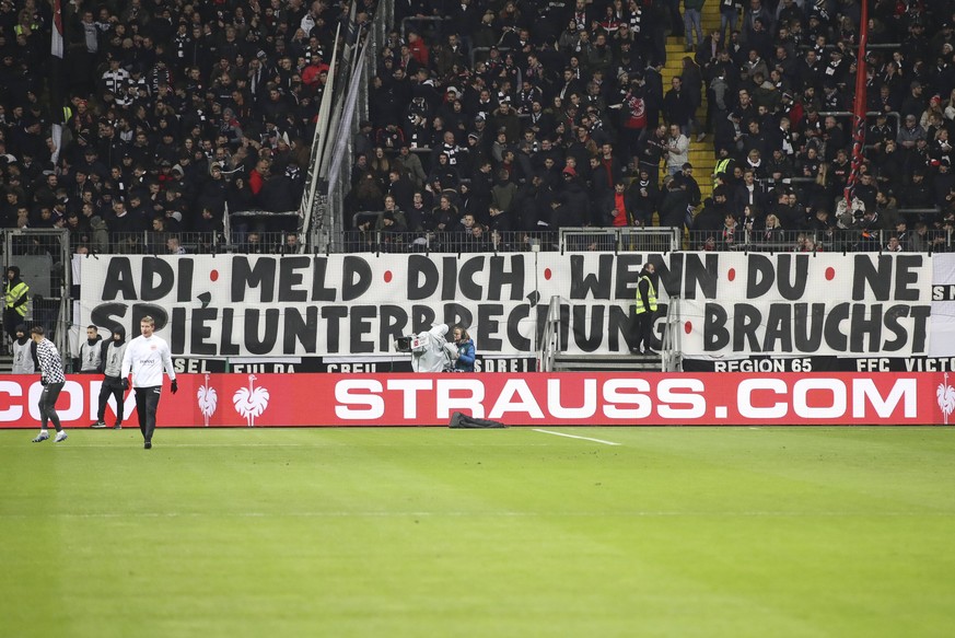 Deutschland, Frankfurt am Main, Commerzbank-Arena, 04.03.2020, emspor, emonline, despor, deonline, Eintracht Frankfurt - Werder Bremen, Fussball, DFB Pokal Bild: v. l. Banner, Plakat, Fans gegen den D ...