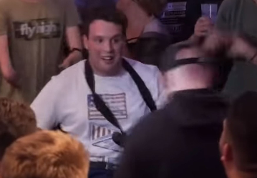 "Ich fick' deine Freundin auf der Behindertentoilette" – so überrascht Rapper im Rollstuhl