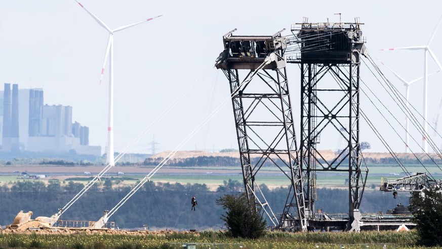 Am Sonntag besetzten die Aktivisten einen Kohlebagger im Tagebau Garzweiler.