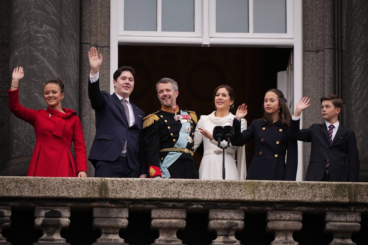 King Frederik X and Queen Mary together with their children Princess Josephine, Crown Prince Christian, Princess Isabella and Prince Vincent wave to the many present from the balcony of Christiansborg ...