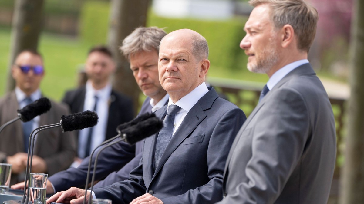 Scholz, Habeck und Lindner geben eine gemeinsame Pressekonferenz.
