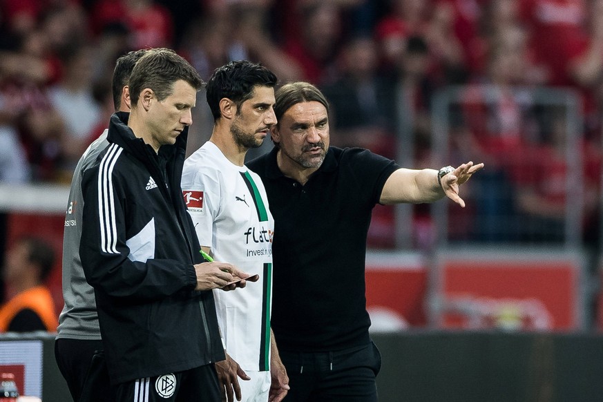 1. Fussball Bundesliga: Bayer 04 Leverkusen - Borussia Moenchengladbach Lars Stindl Borussia Moenchengladbach, 13, Daniel Farke Trainer Borussia Moenchengladbach 1. Fussball Bundesliga: Bayer 04 Lever ...