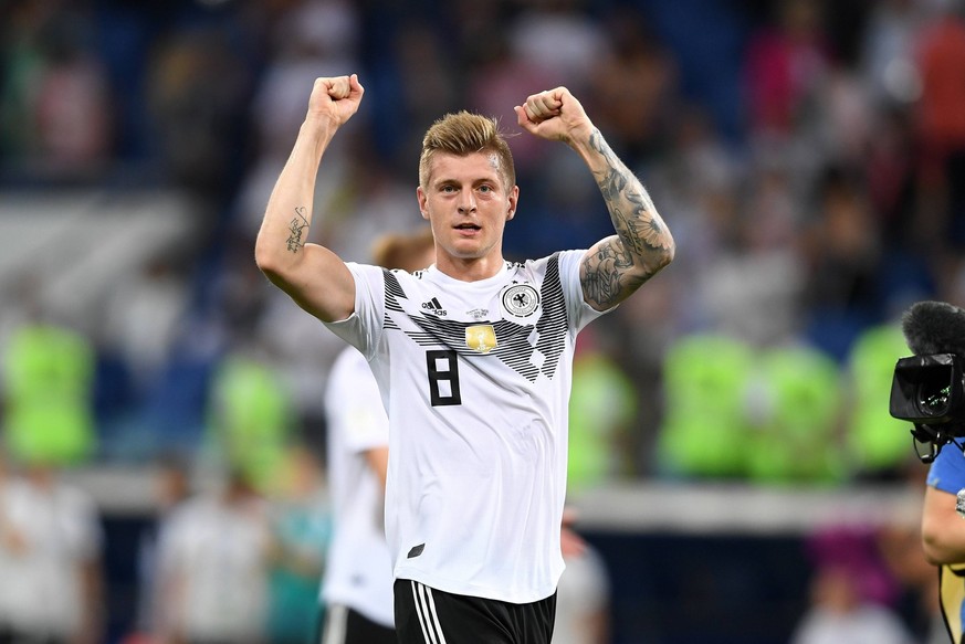 Themen der Woche - SPORT KW25 Bilder des Tages - SPORT WM 2018, Deutschland - Schweden FUSSBALL WM 2018 Vorrunde Gruppe F ----- Deutschland - Schweden 23.06.2018 Toni Kroos Deutschland jubelt nach dem ...