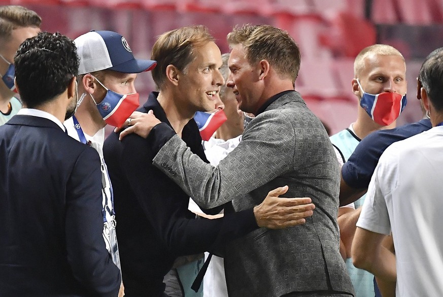 Fussball Champions League/ Halbfinale/ RB Leipzig - Paris St. Germain Trainer Julian NAGELSMANN r. L gratuliert Trainer Thomas TUCHEL PSG nach dem Spiel, Fussball Champions League, Halbfinale, RB Leip ...