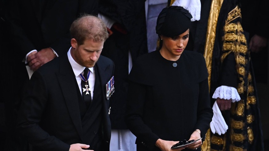 . 14/09/2022. London, United Kingdom.The coffin of Queen Elizabeth II at Westminster Hall in London accompanied by King Charles III and other members of the Royal Family, including Prince William and  ...