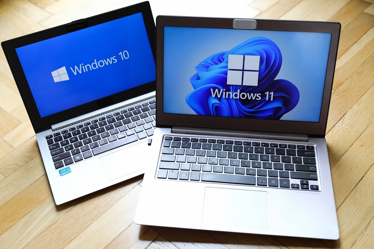 Windows 11 Vs. Windows 10 Windows 11 and Windows 10 operating system logos are displayed on laptop screens for illustration photo. Krakow, Poland on February 3, 2022. Krakow Poland PUBLICATIONxNOTxINx ...