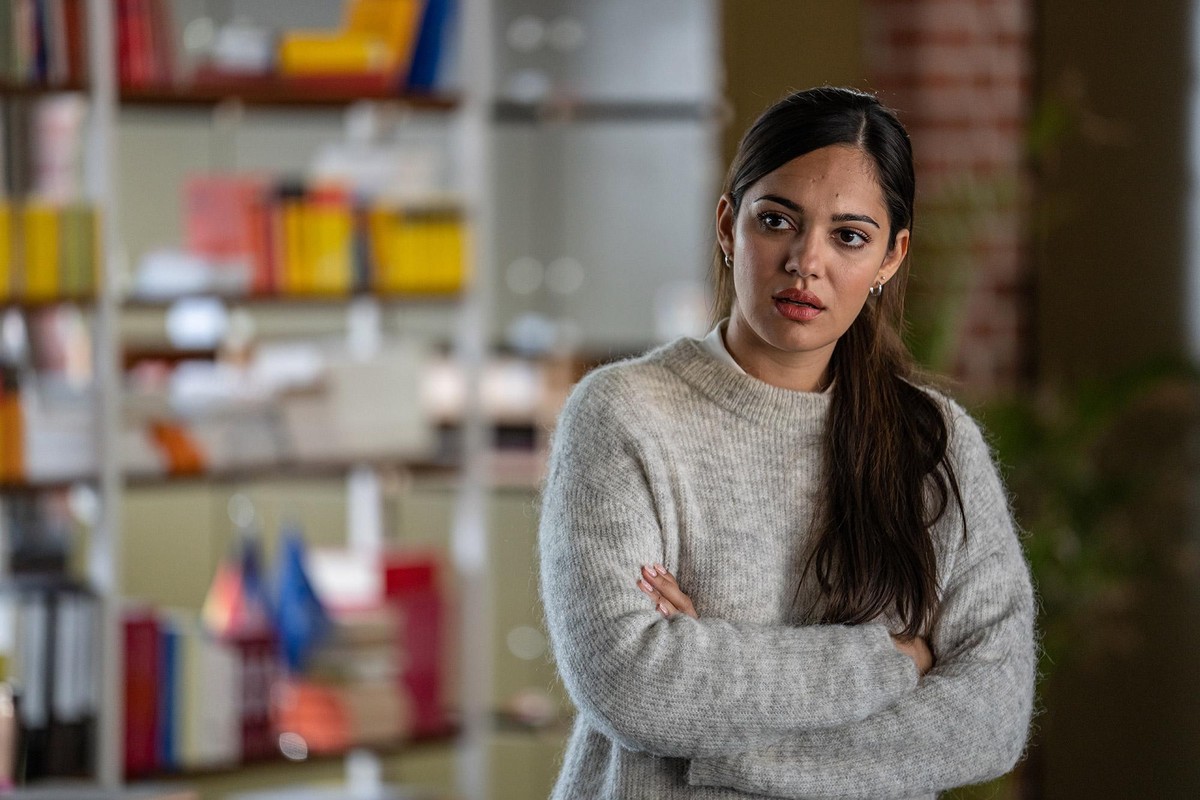 Hier ist Nilam Farooq in ihrer Rolle als Sara Schuster zu sehen.
