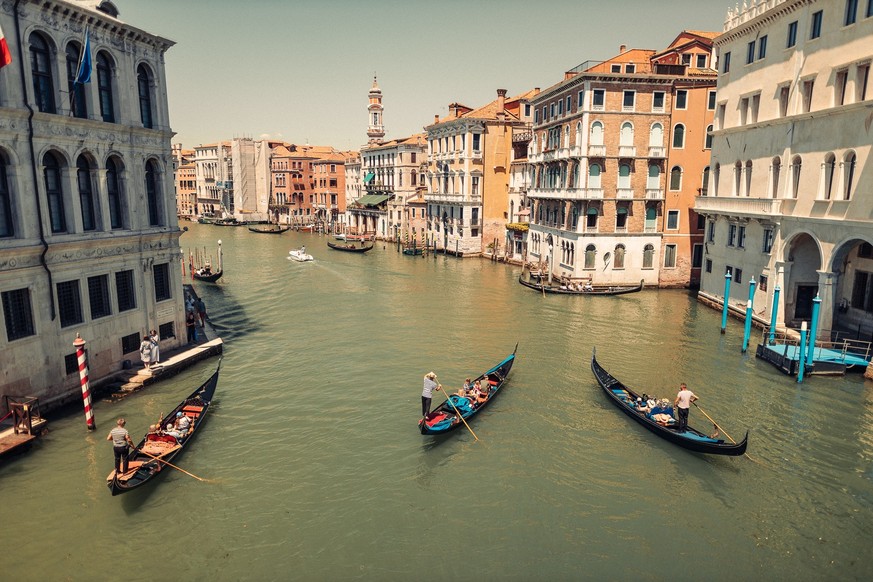 Die Lagunenstadt Venedig zieht jährlich Millionen Tourist:innen an.