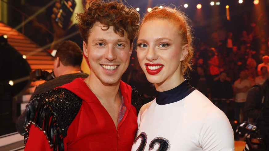 Anna Ermakova mit Valentin Lusin in der vierten Live-Show der 16. Staffel der RTL-Tanzshow Let s Dance im MMC Coloneum. Köln, 17.03.2023 *** Anna Ermakova with Valentin Lusin in the fourth live show o ...