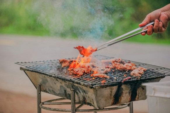 "Barbie" kann sowohl die Puppe als auch den Grill bezeichnen.