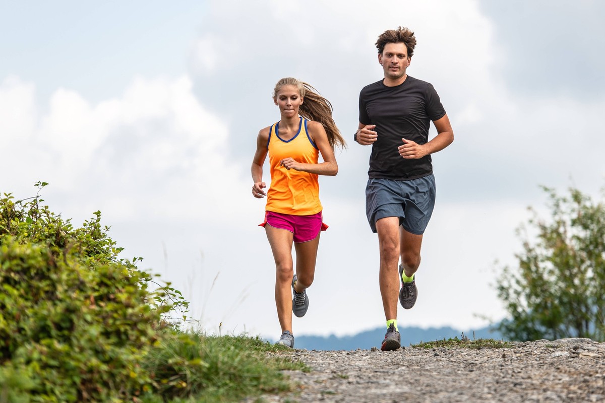 sportler,joggen,athlet,jogger,jogging,laufen,läufer ** sportsman,running,athlete,athletes,sportsmen,jogging,run 6z6-g04 ,model released, Symbolfoto