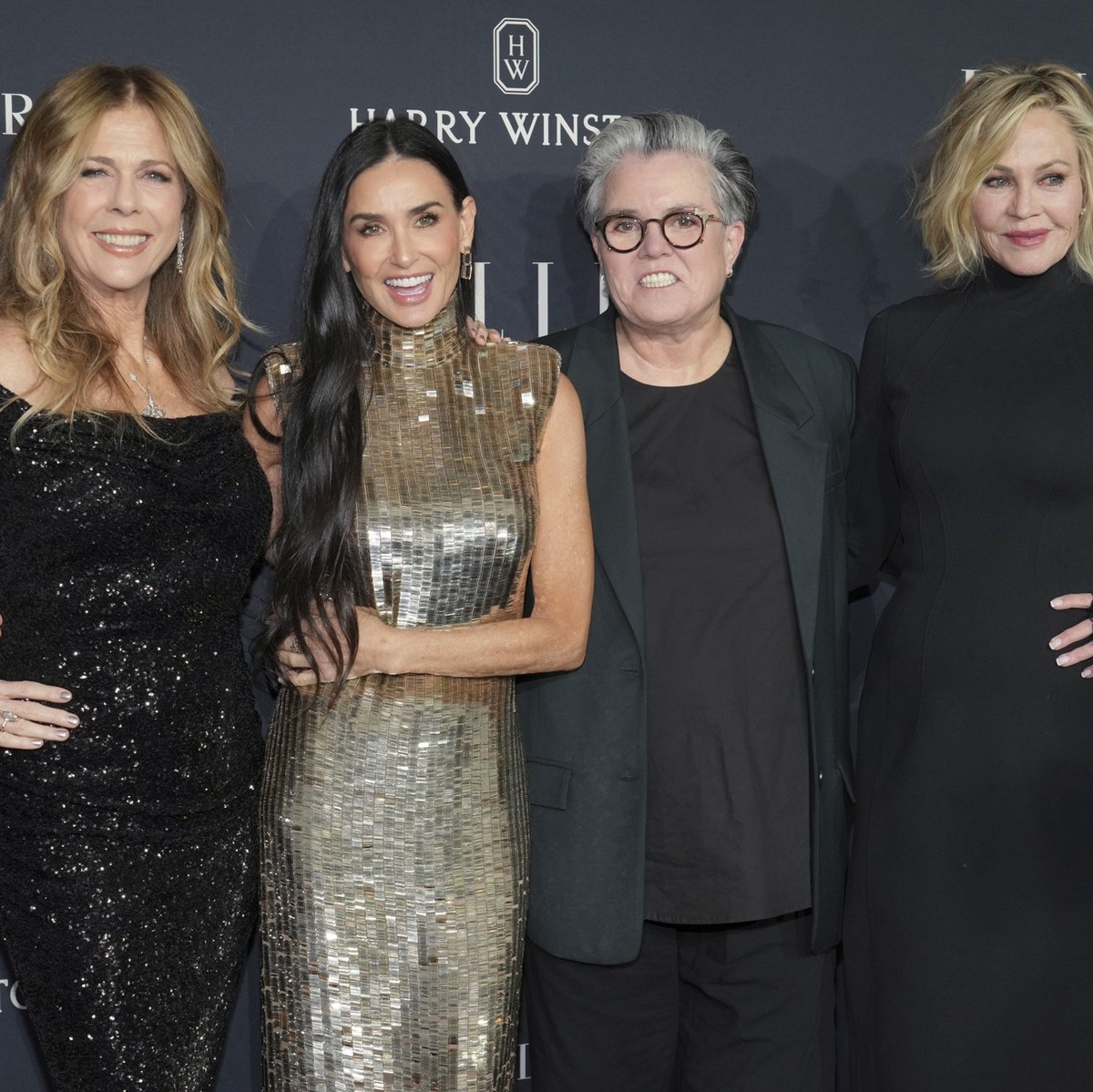 19.11.2024, USA, Los Angeles: Rita Wilson (l-r), Demi Moore, Rosie O&#039;Donnell und Melanie Griffith kommen in Los Angeles zur ELLE Women in Hollywood Feier. Foto: Jordan Strauss/Invision/AP/dpa +++ ...