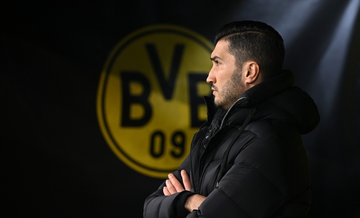 ARCHIV - 30.11.2024, Nordrhein-Westfalen, Dortmund: Fu�ball: Bundesliga, Borussia Dortmund - Bayern M�nchen, 12. Spieltag, Signal Iduna Park. Dortmunds Trainer Nuri Sahin vor dem Spiel. (zu dpa: �Beri ...