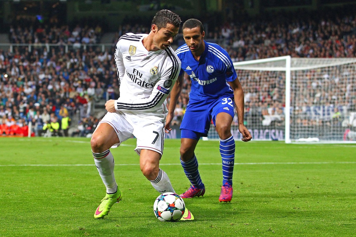 Aktuell Fu�ball, Champions League, Real Madrid - FC Schalke 04 Madrid, Spanien 10. Maerz 2015 Champions League 14/15 - Real Madrid vs. FC Schalke 04. v. li. im Zweikampf Cristiano Ronaldo Madrid und J ...