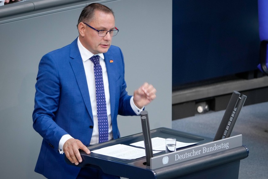 Deutscher Bundestag, 118. Plenarsitzung Tino Chrupalla AfD im Portrait bei seiner Rede zur Haushaltsdebatte des Bundeskanzler und Bundeskanzleramt bei der 118. Sitzung des Deutschen Bundestag in Berli ...