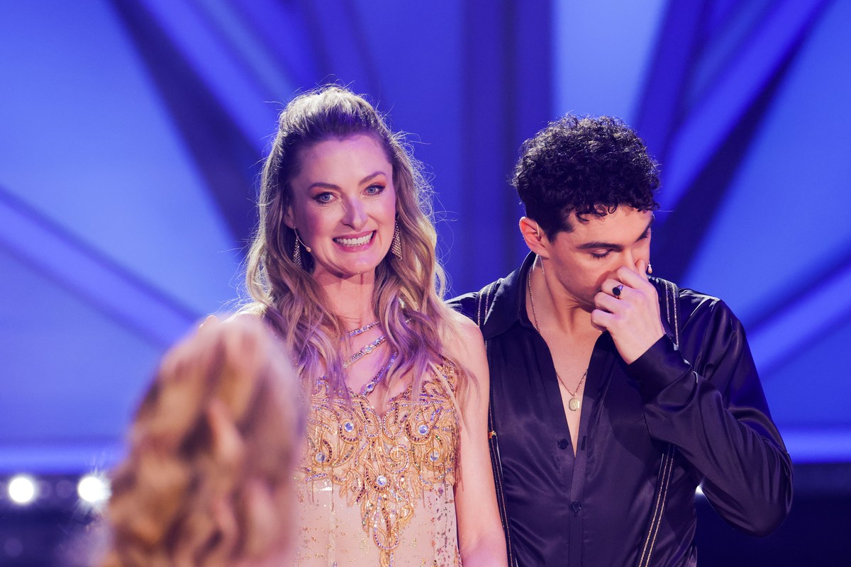 25.02.2022, Nordrhein-Westfalen, K�ln: Lilly zu Sayn-Wittgenstein-Berleburg, Unternehmerin, und Andrzej Cibis, Profit�nzer, stehen in der RTL-Tanzshow &quot;Let&#039;s Dance im Coloneum. Die Unternehm ...