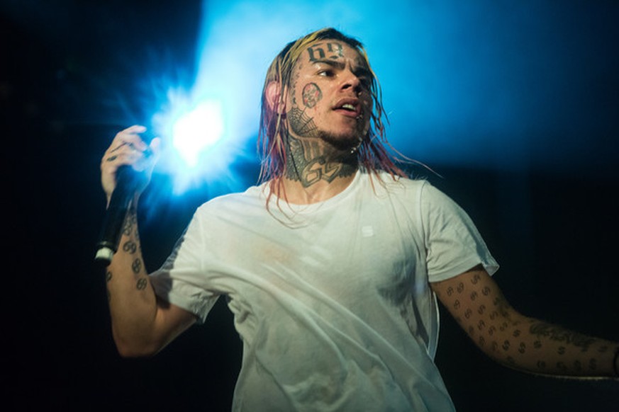 Obwohl er bereits im Knast sitzt, gibt es weiter Drama rund um Tekashi 6ix9ine.