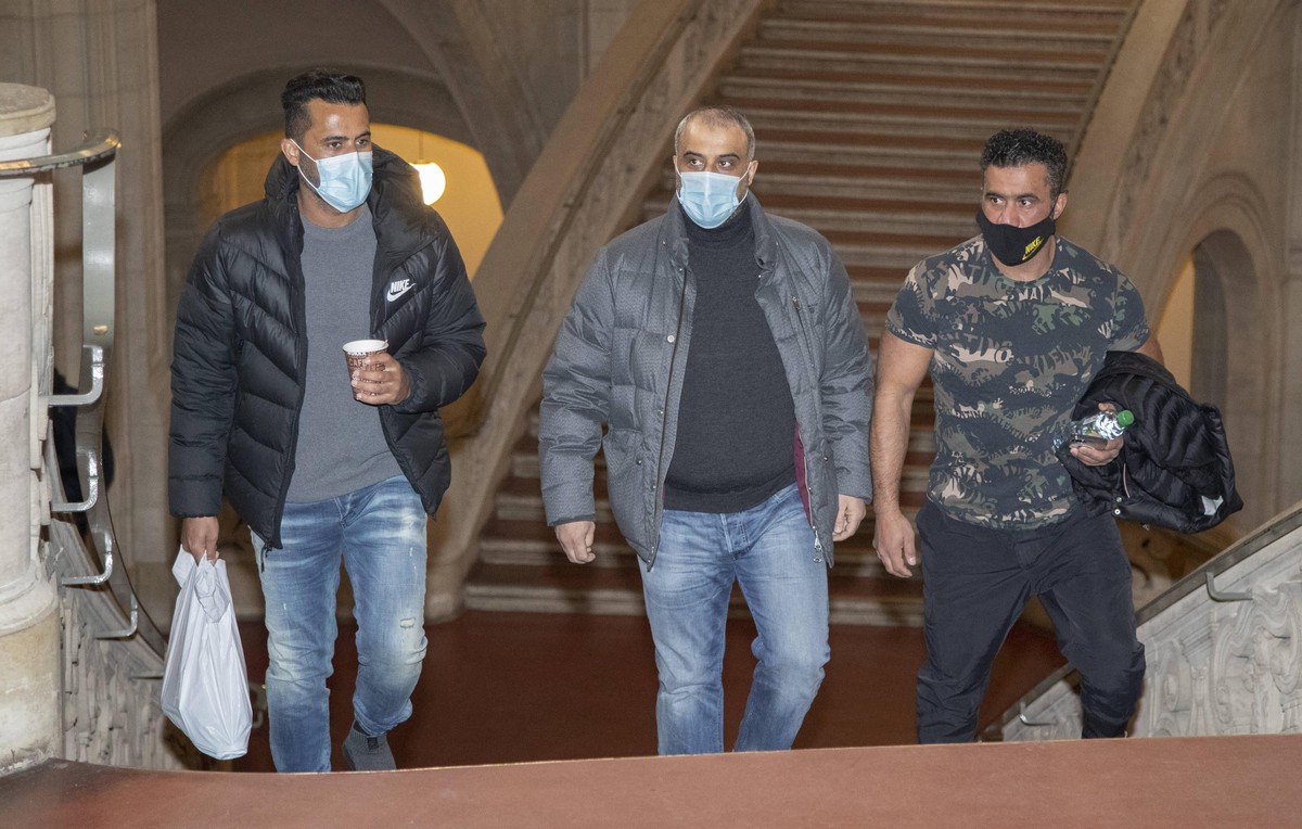 Bild-Motiv: die Angeklagten v.li. Rommel Abou-Chaker, Nasser Abou-Chaker und Arafat Abou-Chaker Berlin den 14.12.2020 09.30 Strafkammer 38, Saal 500 Delikt: versuchte schwere raeuberische Erpressung, ...