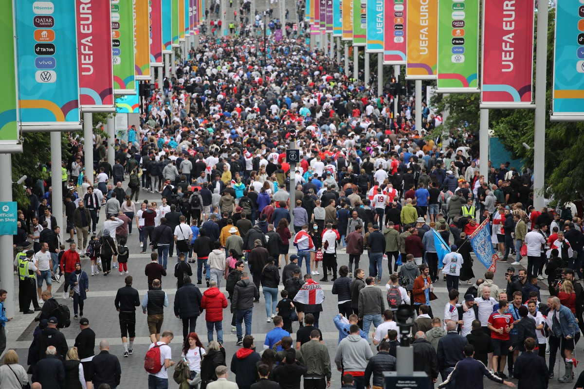 Football fans before the England v Germany UEFA EURO, EM, Europameisterschaft,Fussball 2020 Group of 16 match at Wembley Stadium, London, UK, on June 29, 2020. PUBLICATIONxNOTxINxUK
