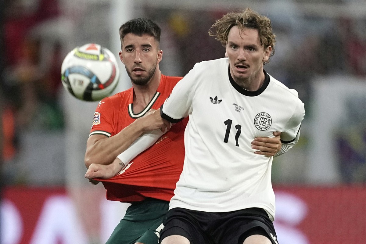 Portugal&#039;s Goncalo Inacio, left, vies for the ball with Germany&#039;s Nick Woltemade during the Nations League semifinal soccer match between Portugal and Germany at the Munich Football Arena, i ...