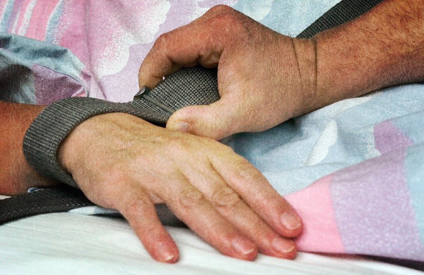 Fixieren in der Psychiatrie ist okay, wenn ein Richter zustimmt – 6 Fragen und Antworten