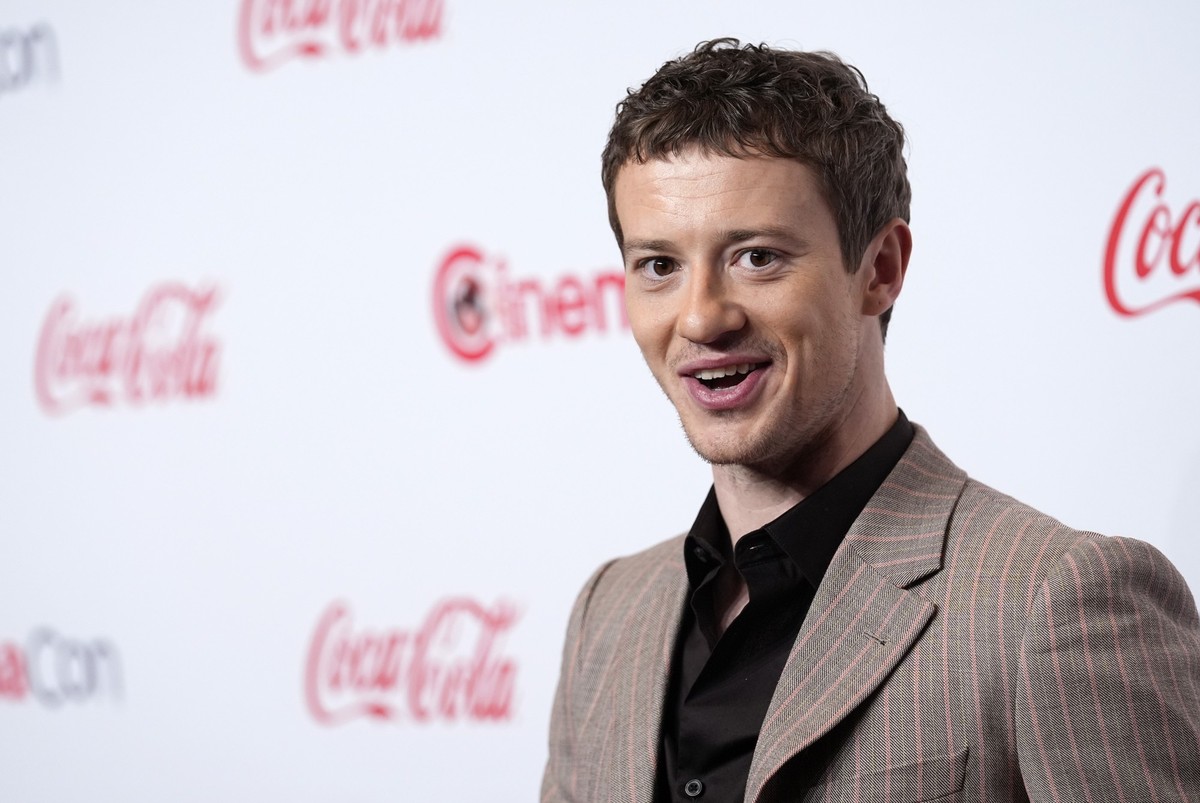 Joseph Quinn, recipient of the Breakthrough Performer of the Year award, poses at the Big Screen Achievement Awards during CinemaCon 2024, Thursday, April 11, 2024, at Caesars Palace in Las Vegas. (AP ...