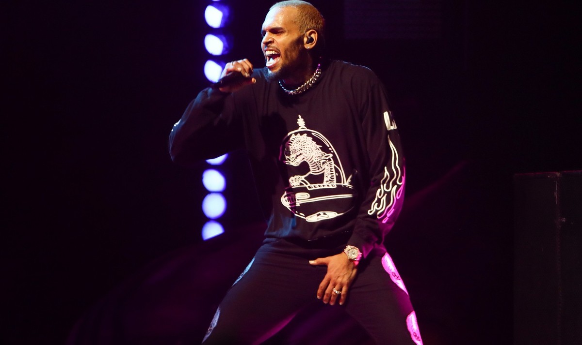 LOS ANGELES, CALIFORNIA - OCTOBER 11: Chris Brown performs at Staples Center on October 11, 2019 in Los Angeles, California. (Photo by Rich Fury/Getty Images)