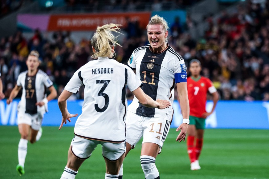 FIFA Frauen-Weltmeisterschaft 2023: Deutschland - Marokko 24.07.2023 Jubel zum 1:0 durch Alexandra Popp Deutschland, 11 Kathrin Hendrich Deutschland, 3, Alexandra Popp Deutschland, 11 FIFA Frauen-Welt ...