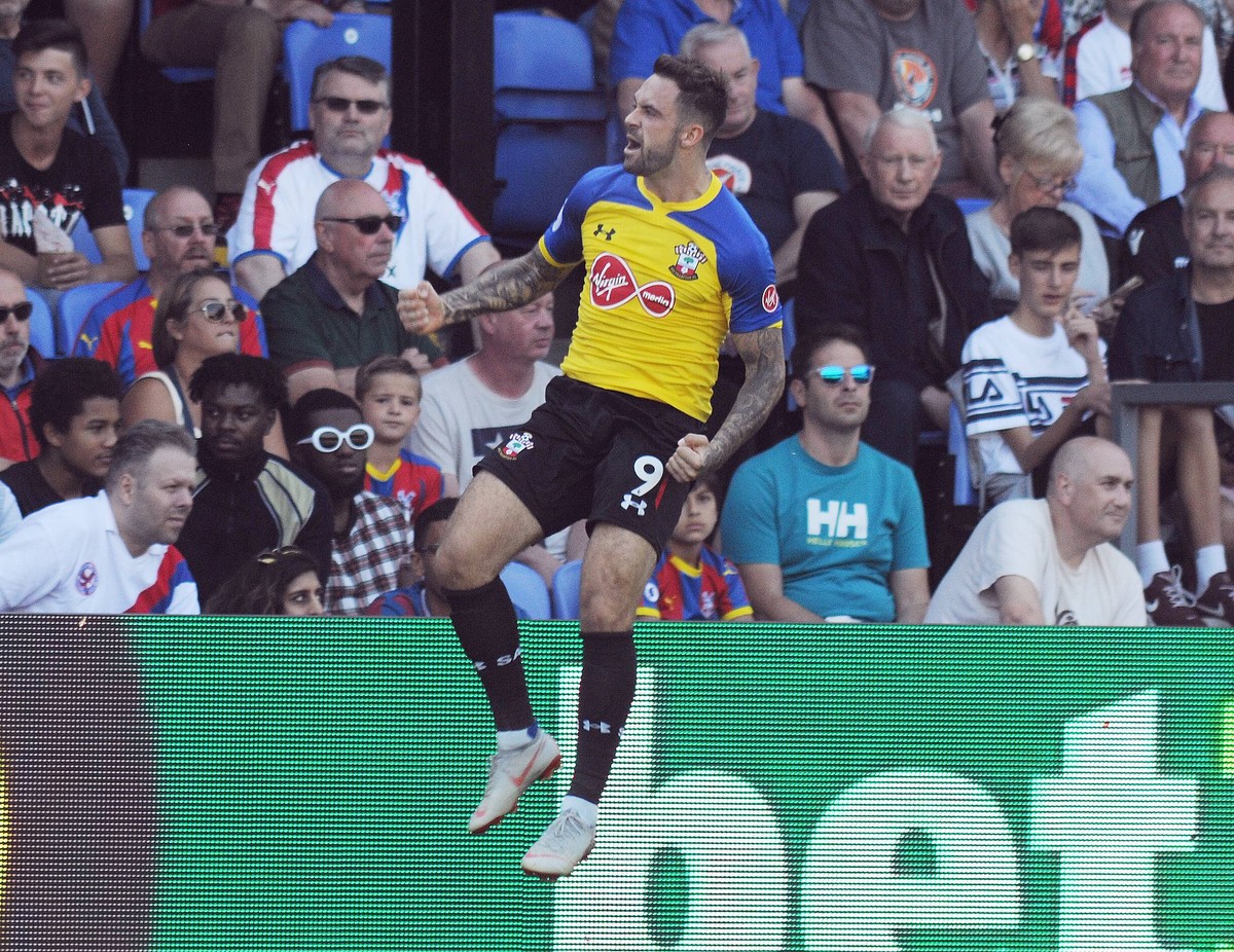 Football - 2018 / 2019 Premier League - Crystal Palace vs. Southampton Danny Ings of Southampton celebrates scoring his second half goal, at Selhurst Park. COLORSPORT/ANDREW COWIE PUBLICATIONxNOTxINxU ...