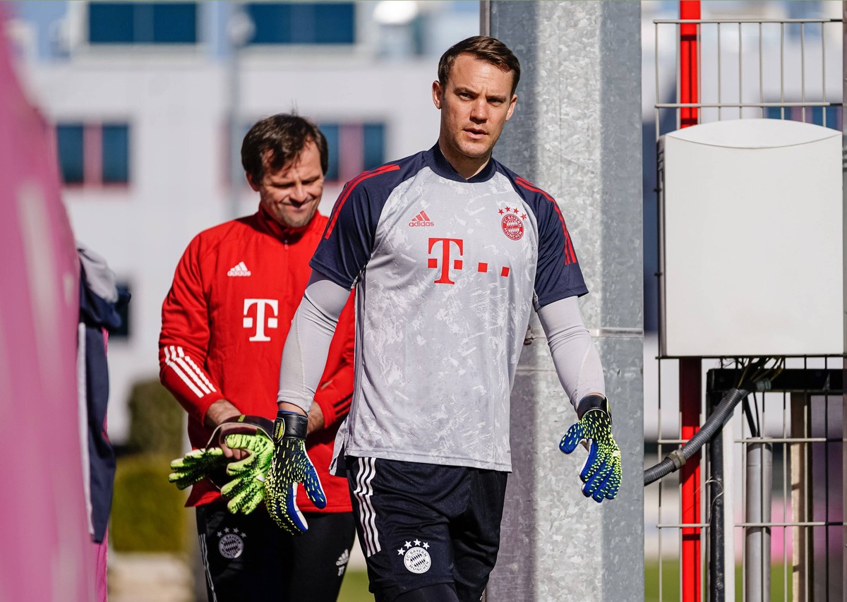 FUSSBALL CHAMPIONS LEAGUE SAISON 2020/2021 Achtelfinale Hinspiel 22.02.2021 Lazio Rom - FC Bayern Muenchen Training FC Bayern Muenchen, Torwart Manuel Neuer re vorn und Torwarttrainer Toni Tapalovic F ...
