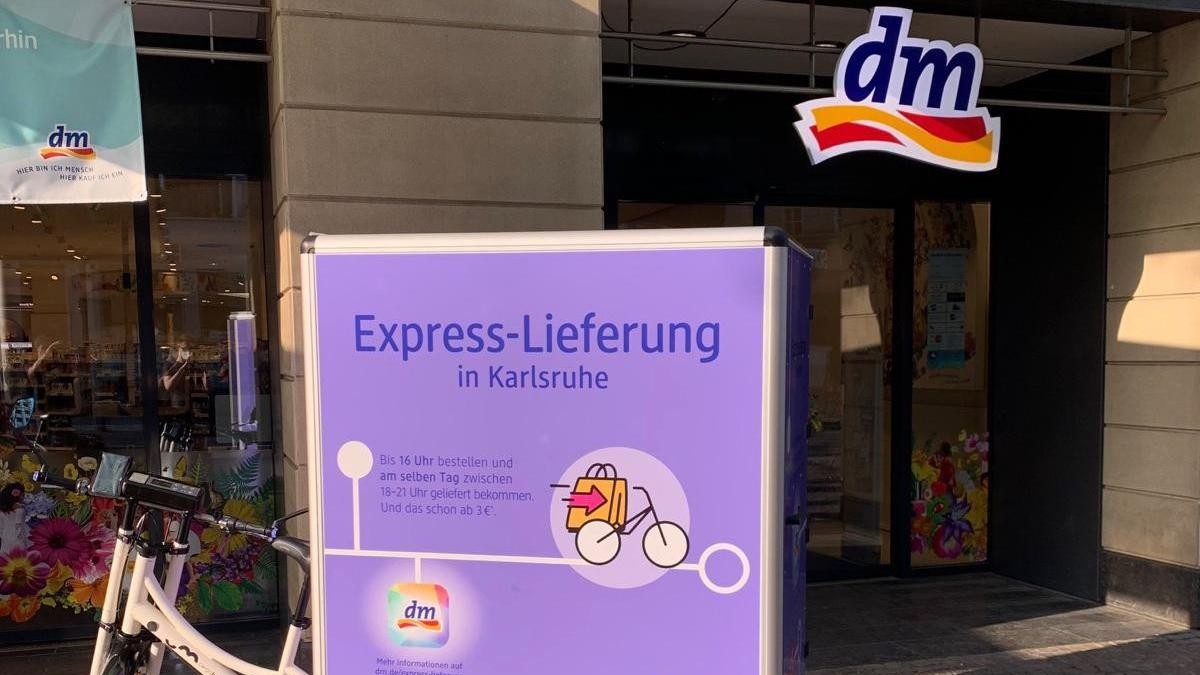 dm will Lieferungen künftig per Lastenfahrrad ausliefern.