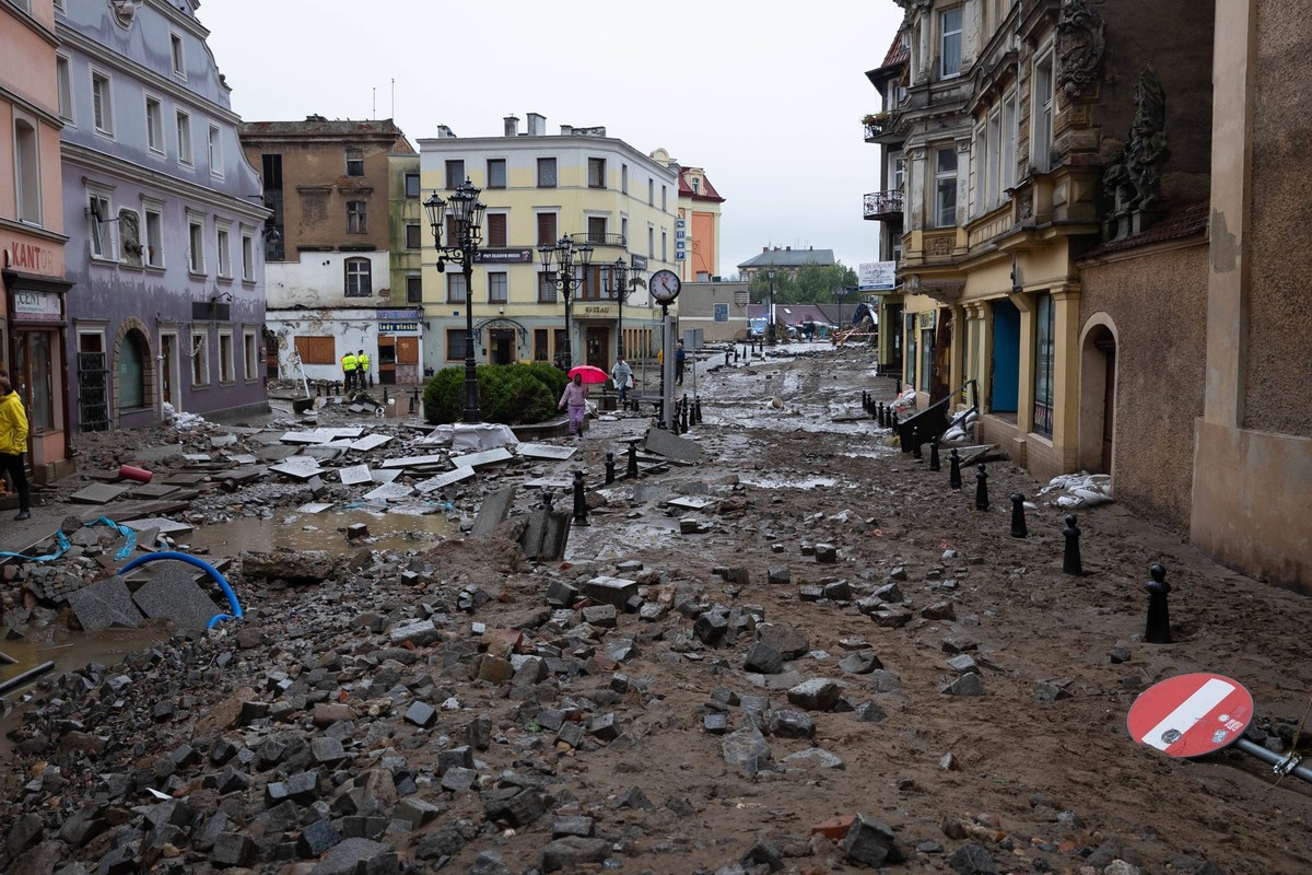 Hochwasser in Polen, Eindr�cke aus Klodzko Flood in K�odzko K�odzko 16/09/2024. Landscape after the flood in K�odzko 908139152 PUBLICATIONxNOTxINxPOL 0908139087