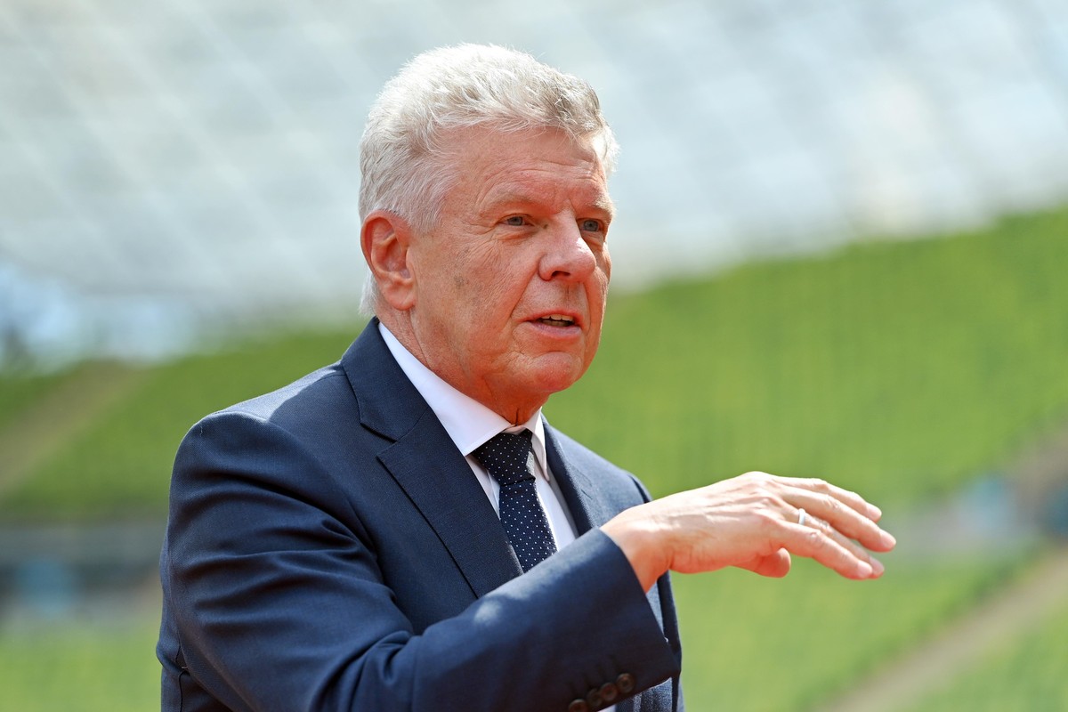 Dieter REITER (Oberbuergermeister Stadt Muenchen), Gestik, Einzelbild,angeschnittenes Einzelmotiv,Portraet,Portrait,Porträt. Pressetermin European Championships 2022 am 03.05.2022