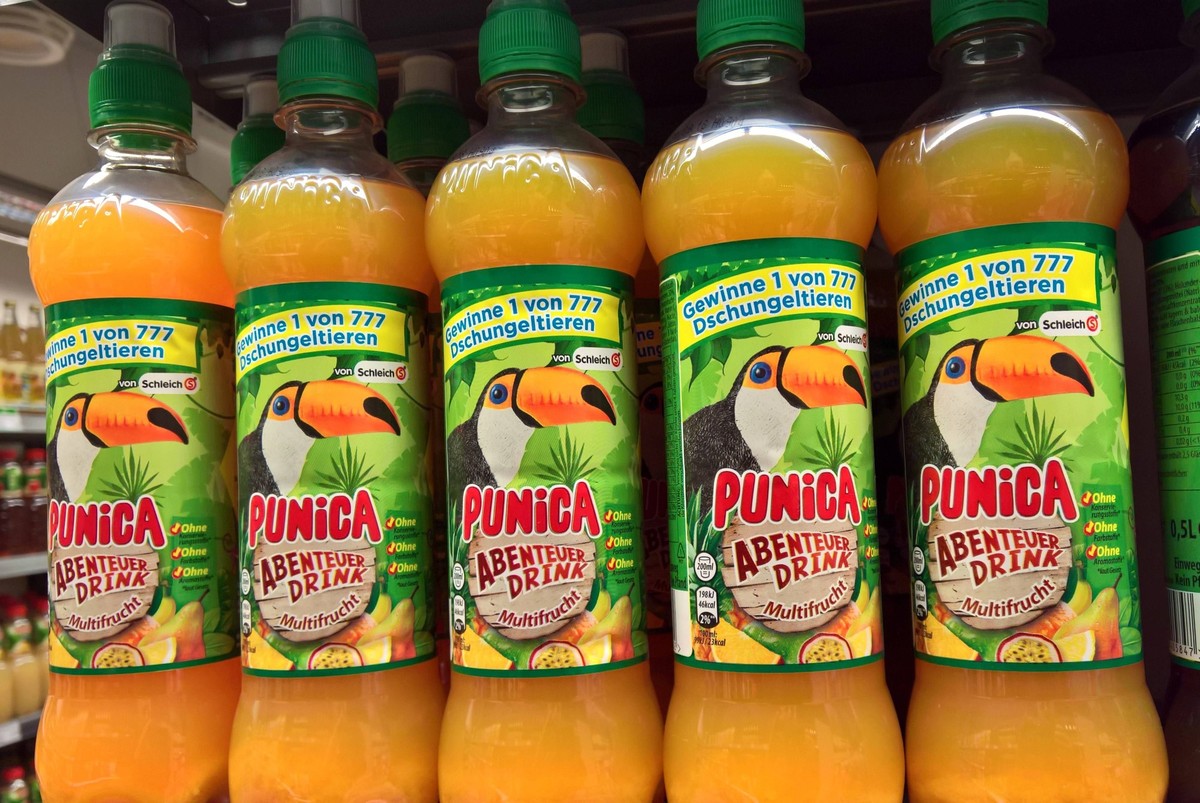 Punica ist eine 1977 entwickelte Marke für Fruchtsaftgetraenke, welche zurzeit von PepsiCo gefuehrt wird. Punica Getraenke gibt es als Classics, SoFresh, Tea and Fruit, Fruchtig und Spritzig sowie Abe ...