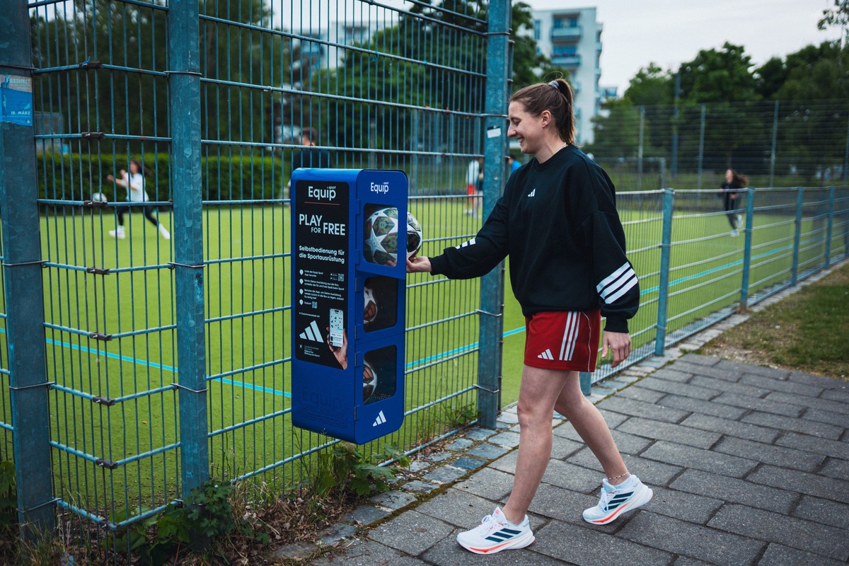 Ein Fußball, einfach per Smartphone auszuleihen.