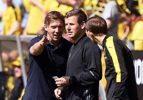 06.05.2017, xhbx, Fussball 1.Bundesliga, Borussia Dortmund - TSG 1899 Hoffenheim, emspor, v.l. Trainer Julian Nagelsmann TSG 1899 Hoffenheim, Frank Willenborg Schiedsrichter DFB, Trainer Thomas Tuchel ...