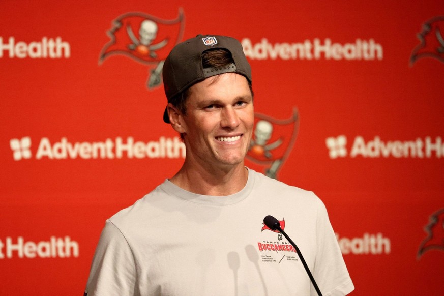 Sport Themen der Woche KW38 Sport Bilder des Tages September 22, 2022, Tampa, Florida, USA: Tampa Bay Buccaneers quarterback Tom Brady 12 talks with the media at the conclusion of the team practice on ...