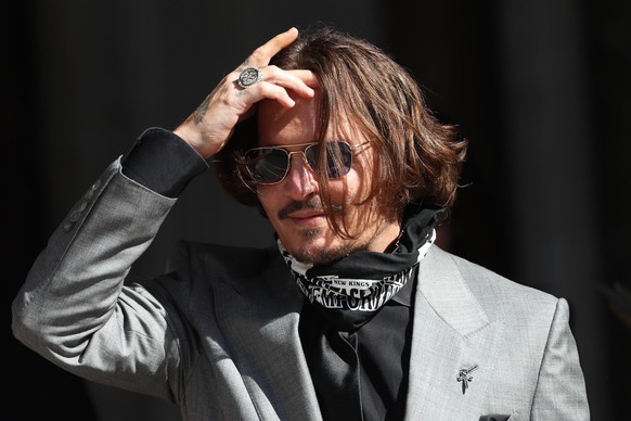 Johnny Depp: Beim letzten Verhandlungstag ging der Megastar gut gelaunt ins Gerichtsgebäude.