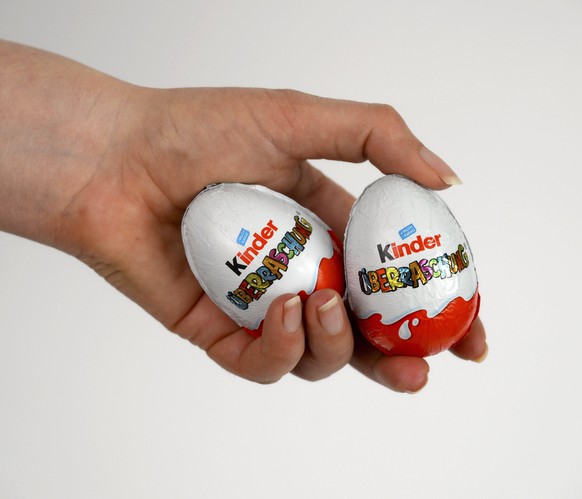 07.04.2022, Ferrero ruft Chargen verschiedener Kinder-Produkte zur�ck wegen Salmonellen-Verdacht. Hier �berraschungs-Eier 07.04.2022, �berraschungsei 07.04.2022, �berraschungsei *** 07 04 2022, Ferrer ...