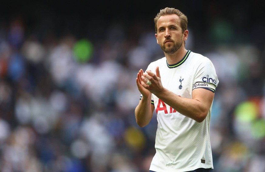 Mandatory Credit: Photo by Kieran McManus/Shutterstock 13920078bl Harry Kane of Tottenham Hotspur applauds the fans at full time Tottenham Hotspur v Brentford, Premier League, Football, Tottenham Hots ...