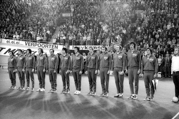 Die Handball-Nationalmannschaft der DDR (1975): Für die Trainingsanzüge und die Schuhe des Teams würden heutzutage vermutlich hohe Schwarzmarktpreise gezahlt werden.