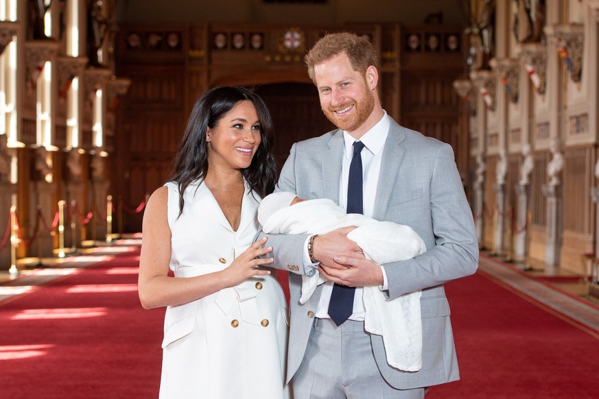 Britain&#039;s Prince Harry and Meghan, Duchess of Sussex are seen with their baby son, who was born on Monday morning, during a photocall in St George&#039;s Hall at Windsor Castle, in Berkshire, Bri ...