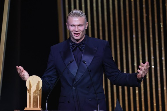 231031 -- PARIS, Oct. 31, 2023 -- Manchester City s Norwegian forward Erling Haaland speaks on stage as he receives the Gerd Mueller Trophy for Best Striker during the 2023 Ballon d Or France Football ...