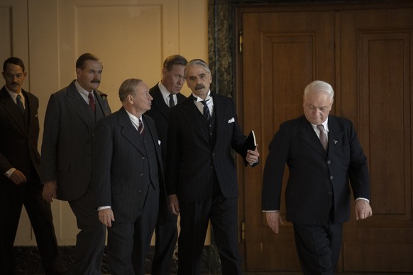 Munich – Edge of War. (L to R) Robert Bathurst as Sir Nevile Henderson, Alex Jennings as Sir Horace Wilson, Jeremy Irons as Neville Chamberlain, in Munich – Edge of War. Cr. Frederic Batier/Netflix ©  ...