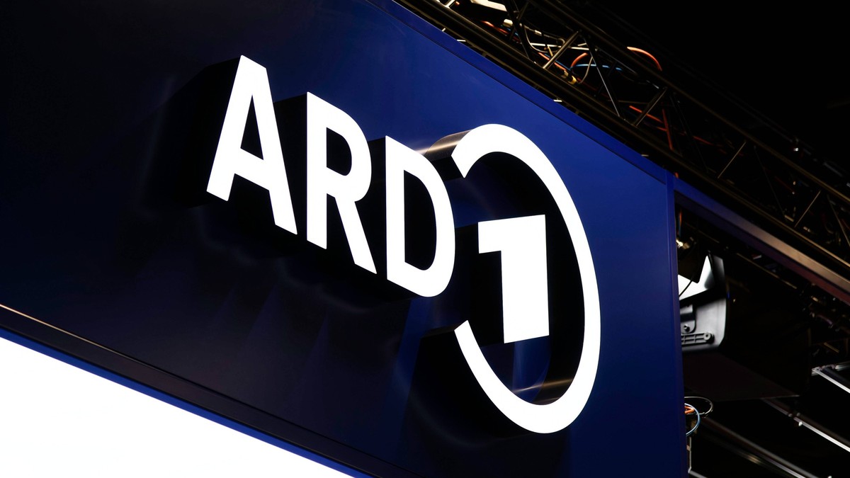 21.08.2024, Spielemesse gamescom in Köln. Logo am Stand von ARD. 21.08.2024, Spielemesse gamescom in Köln 21.08.2024, Spielemesse gamescom in Köln *** 21 08 2024, games fair gamescom in Cologne Logo a ...